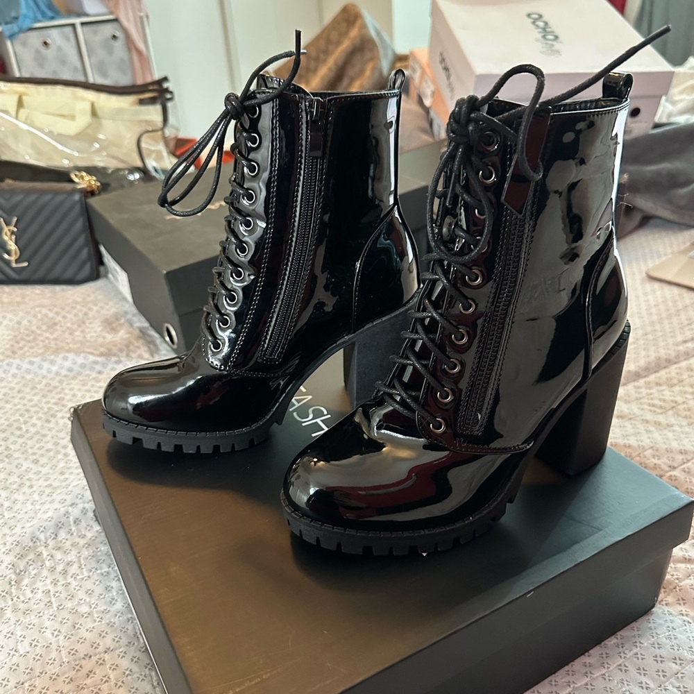 Black boots ⭐️